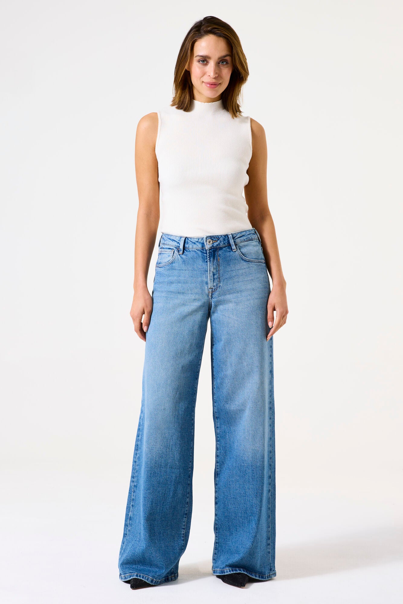 Garcia Celia Ultra Wide Leg Jeans in Medium Wash