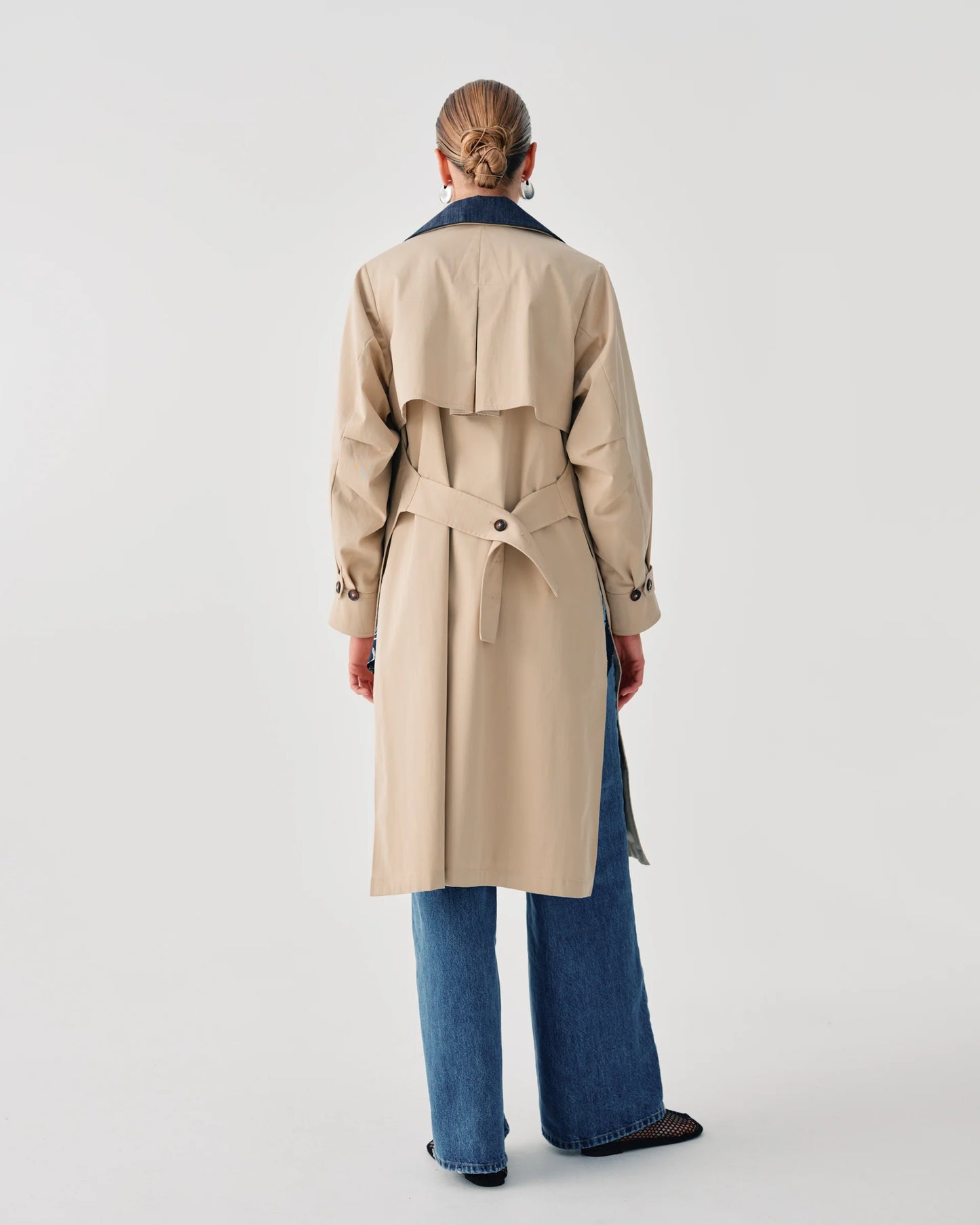 Beatrice B Trench Coat With Contacting Collar
