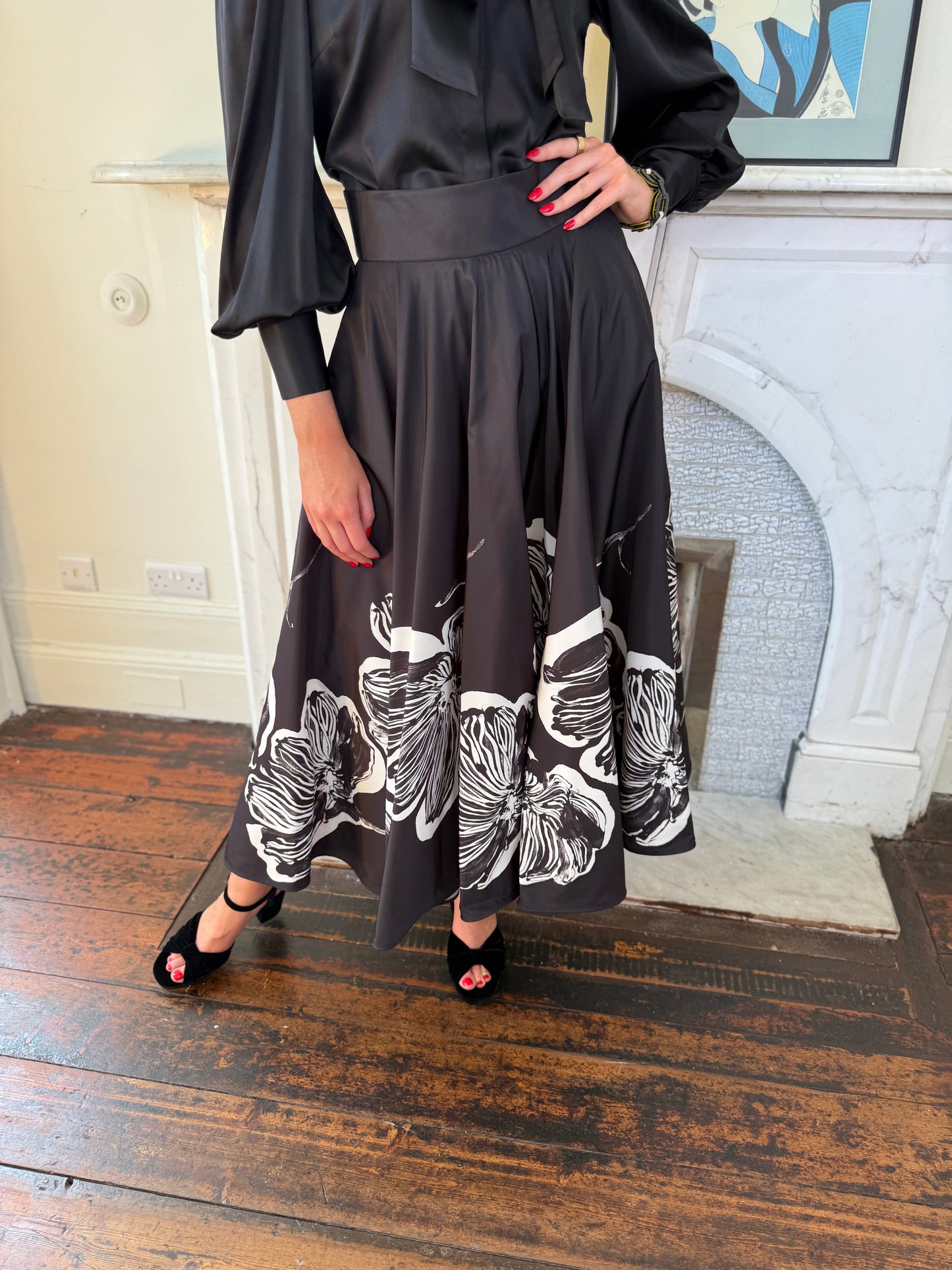 Sara Roka Black and Abstract White Flower Printed Flared Skirt