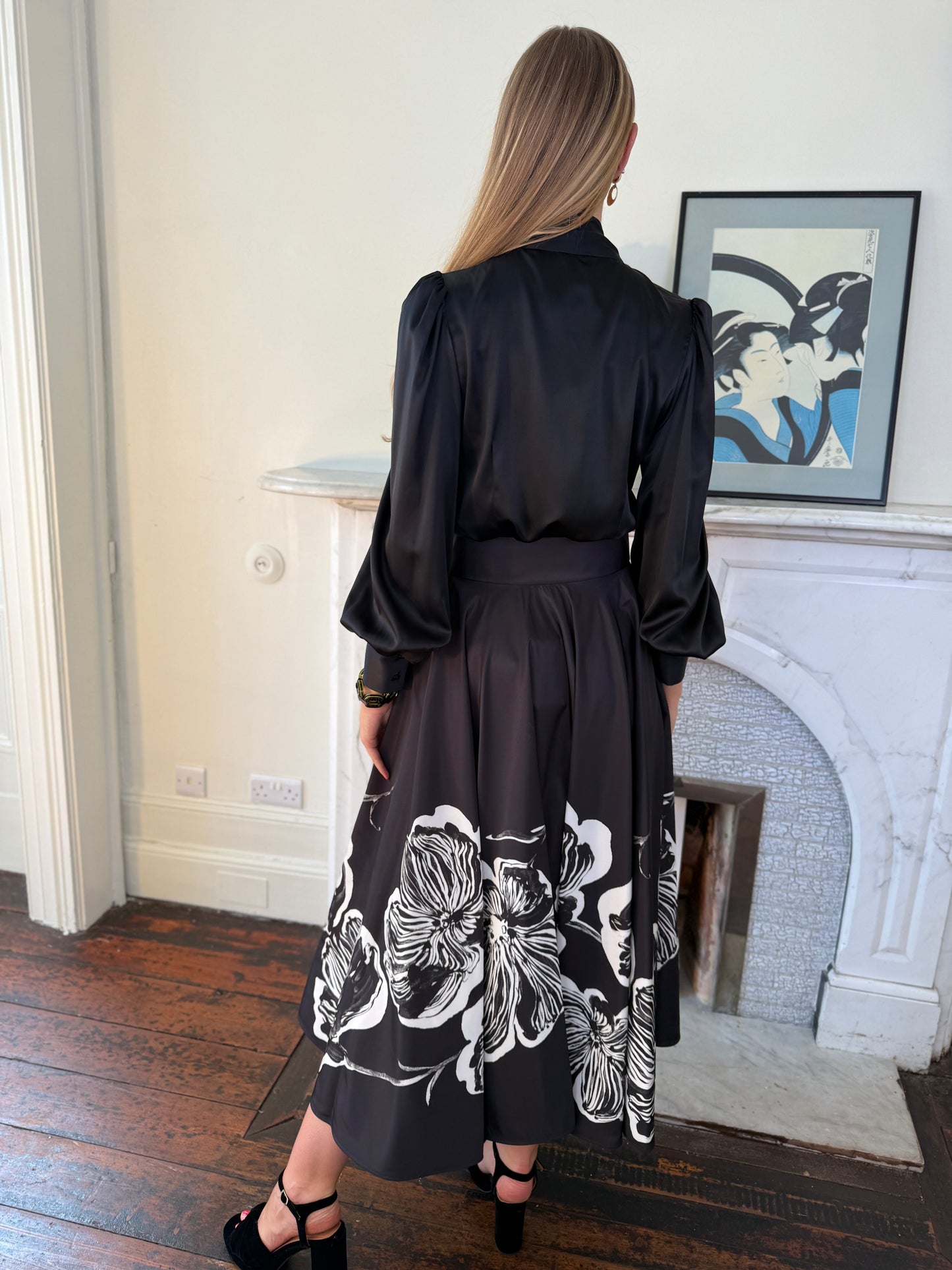 Sara Roka Black and Abstract White Flower Printed Flared Skirt
