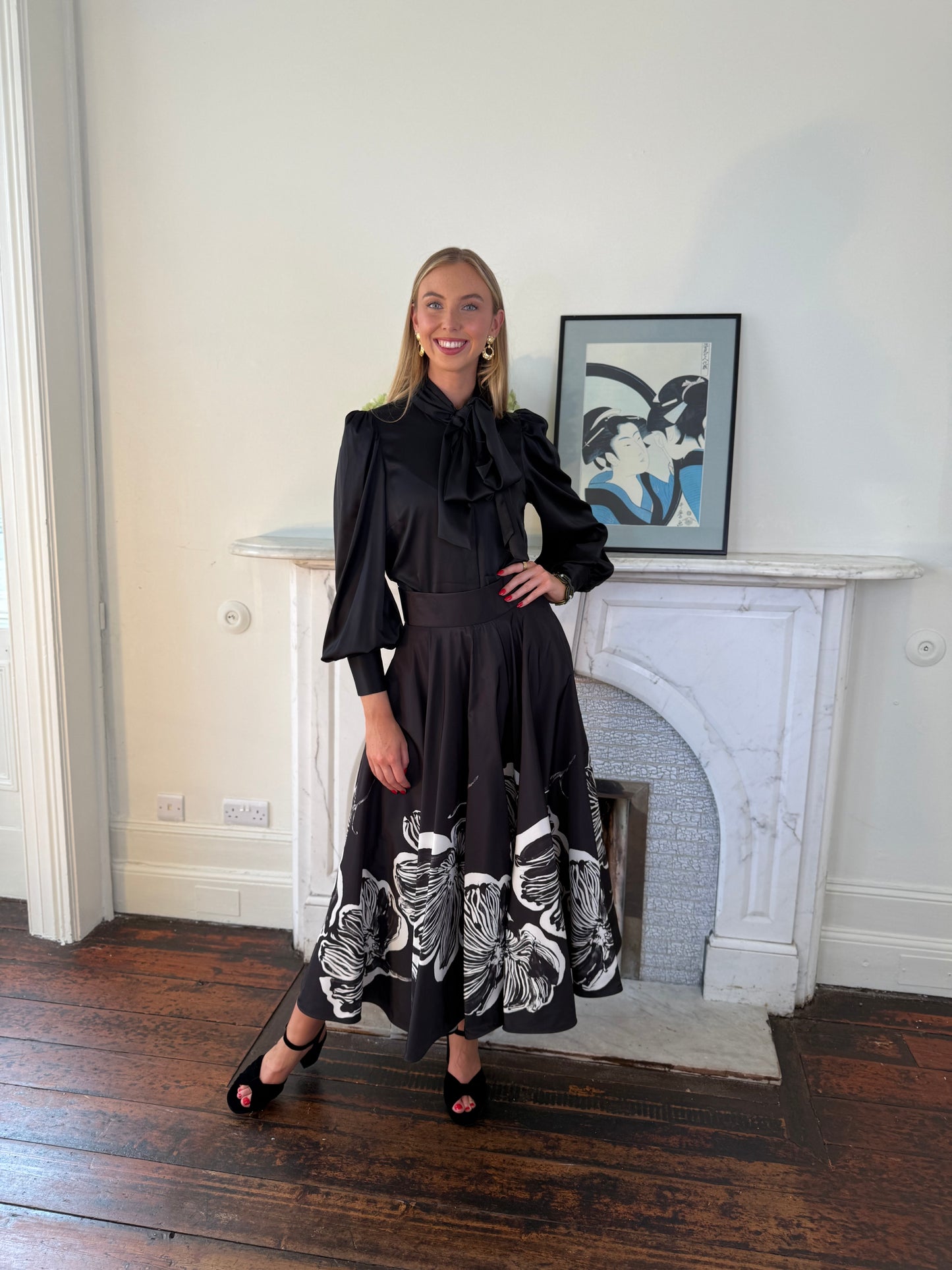 Sara Roka Black and Abstract White Flower Printed Flared Skirt