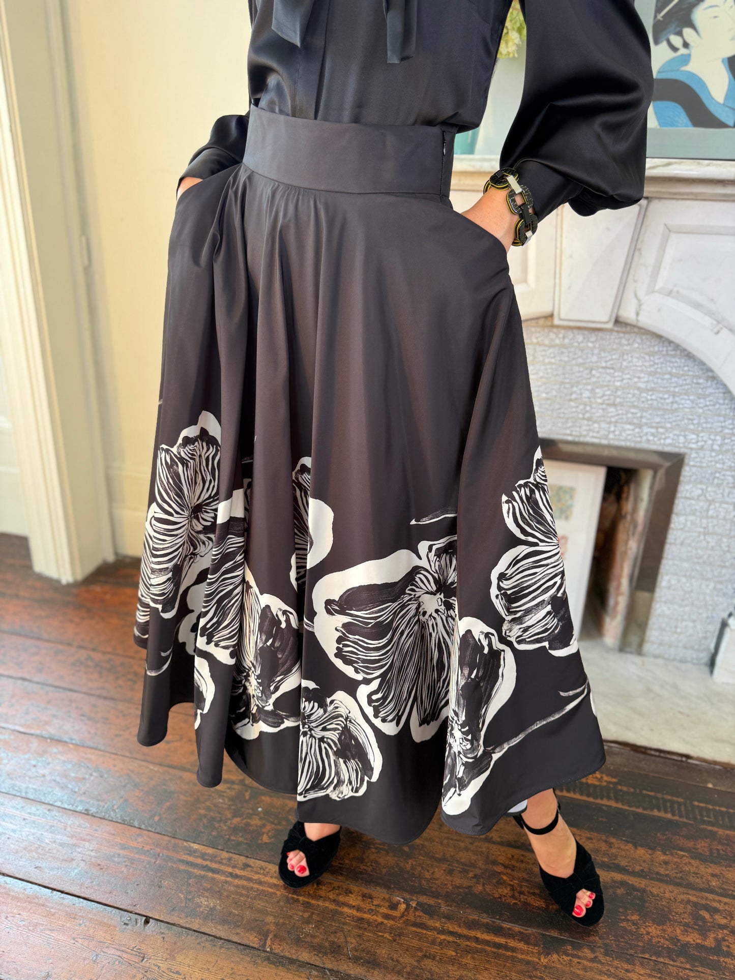 Sara Roka Black and Abstract White Flower Printed Flared Skirt