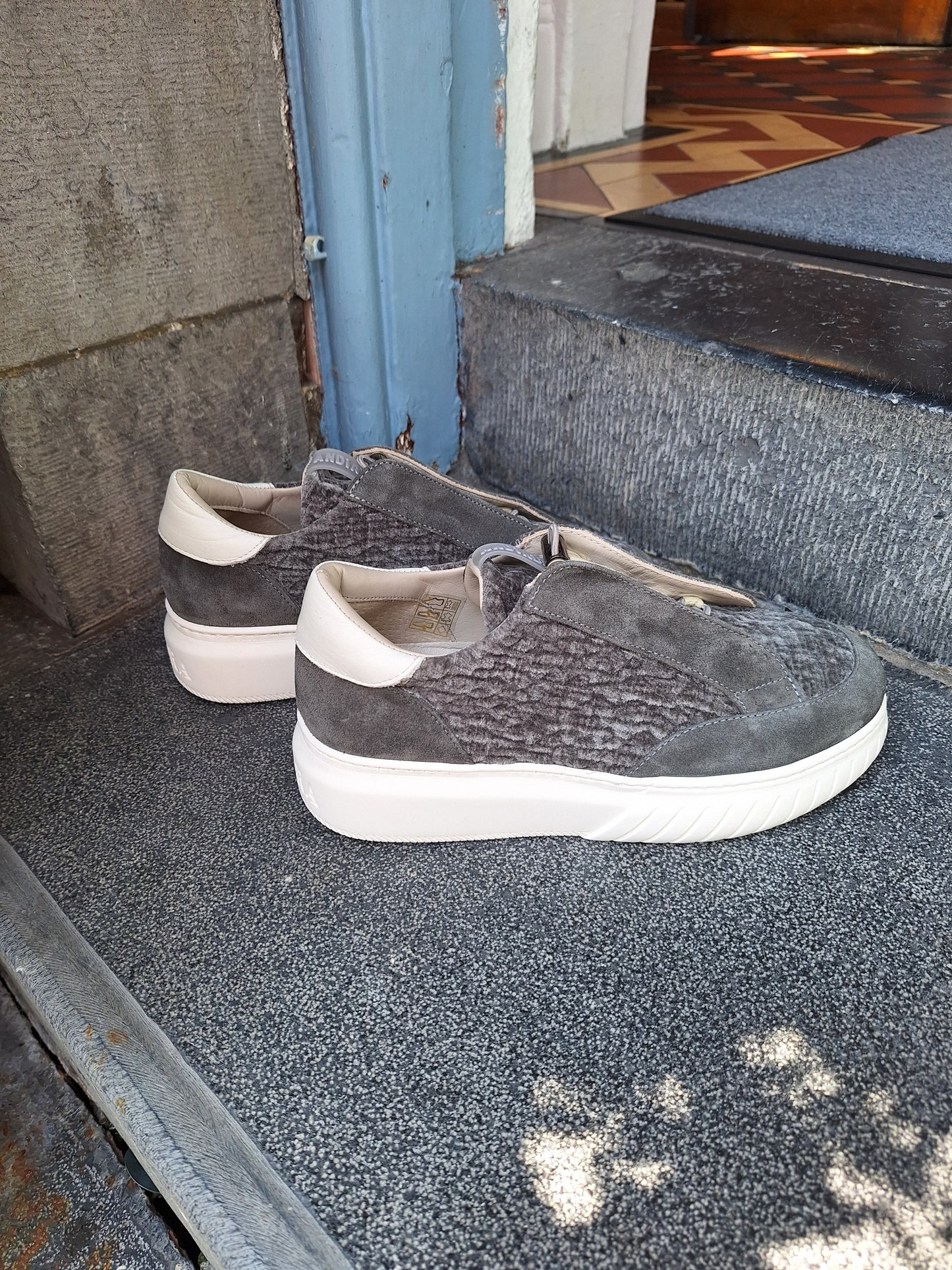 Andia Fora Suede Grey Ivor Runners