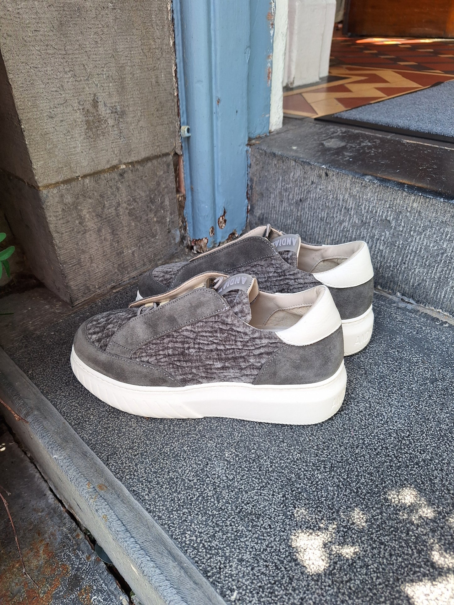 Andia Fora Suede Grey Ivor Runners