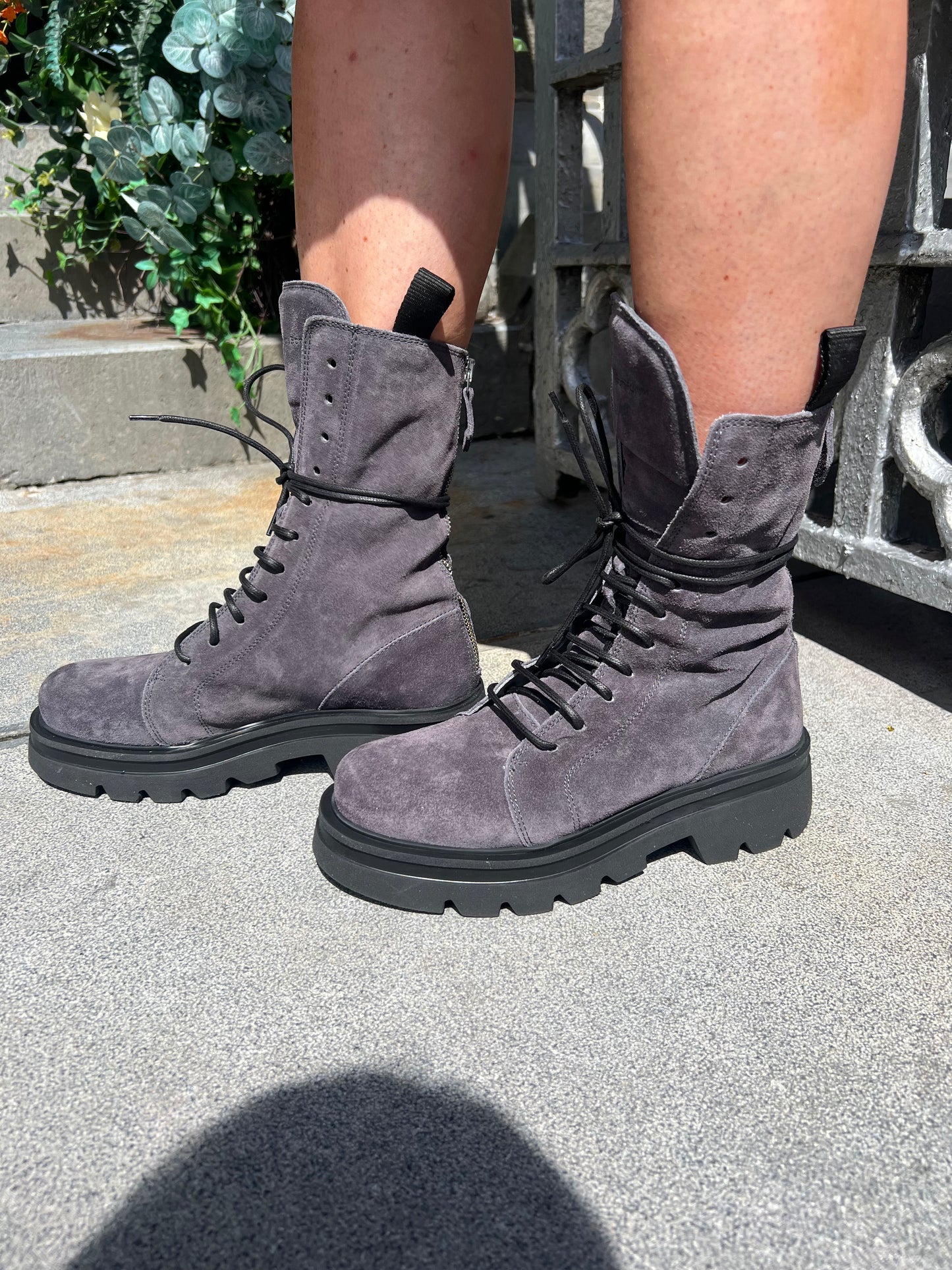 Scorpio Suede Antra Boots in Steel Grey