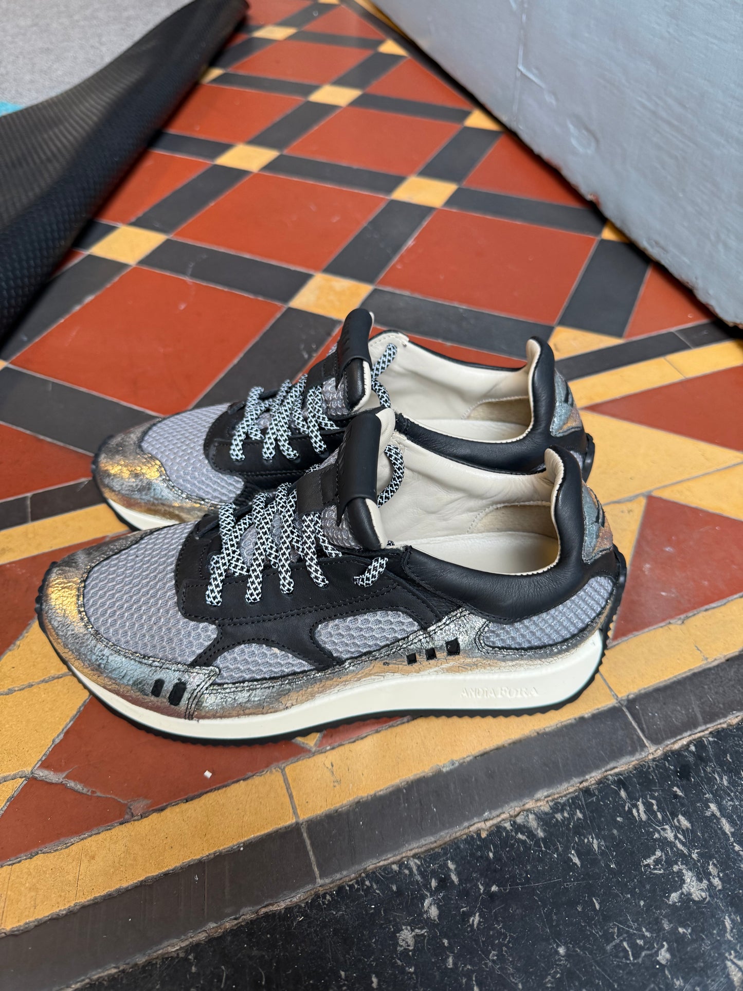 Andia Fora Future Silver & Black Leisure Sneakers