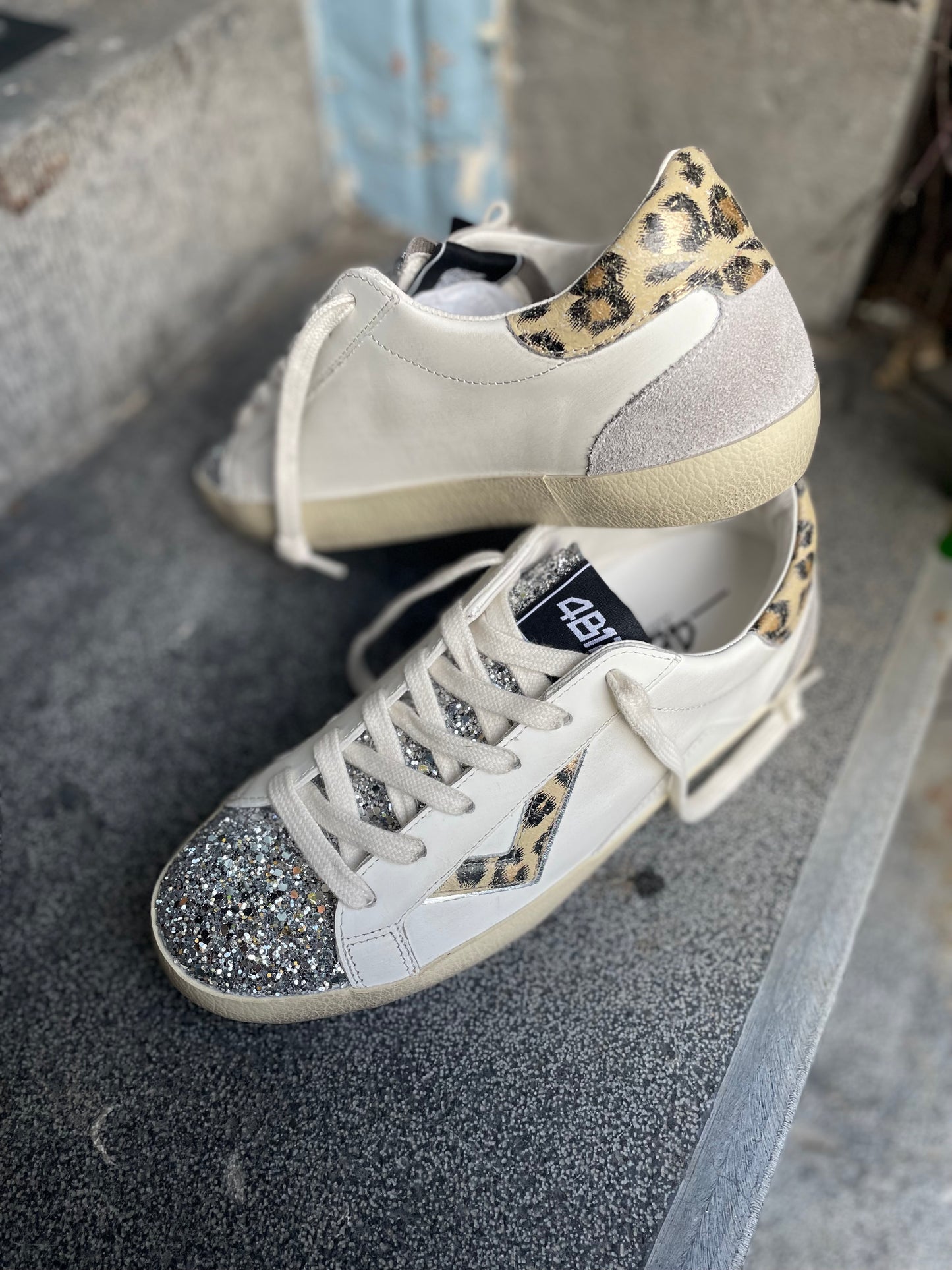 4B12  Suprime Silver Glitter