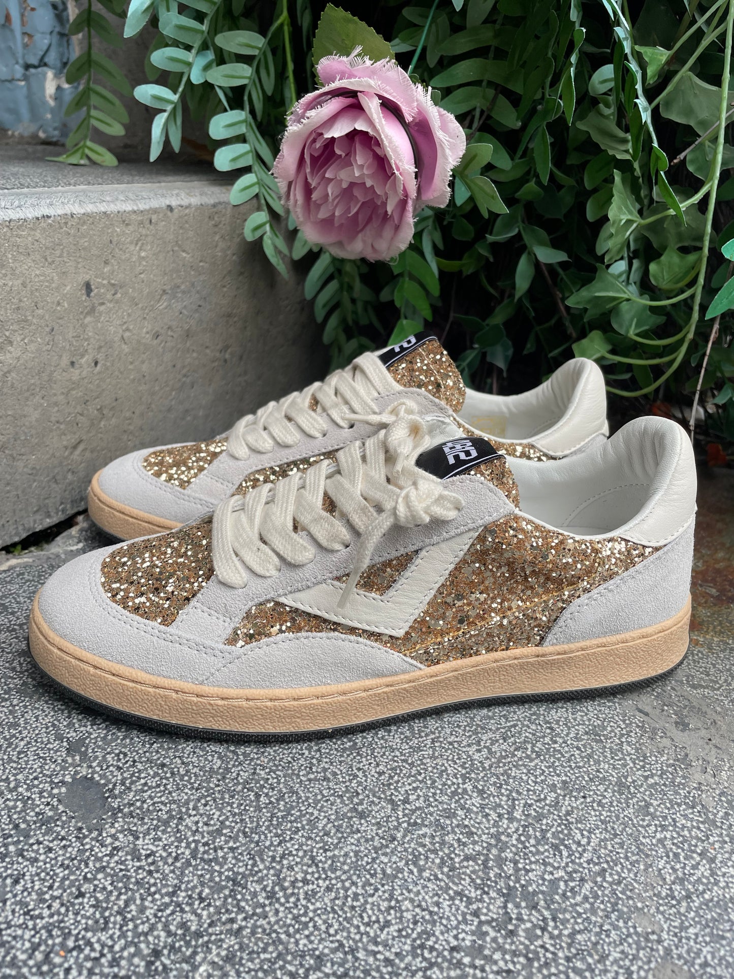 4B12 Playnew Shoe in Gold Glitter