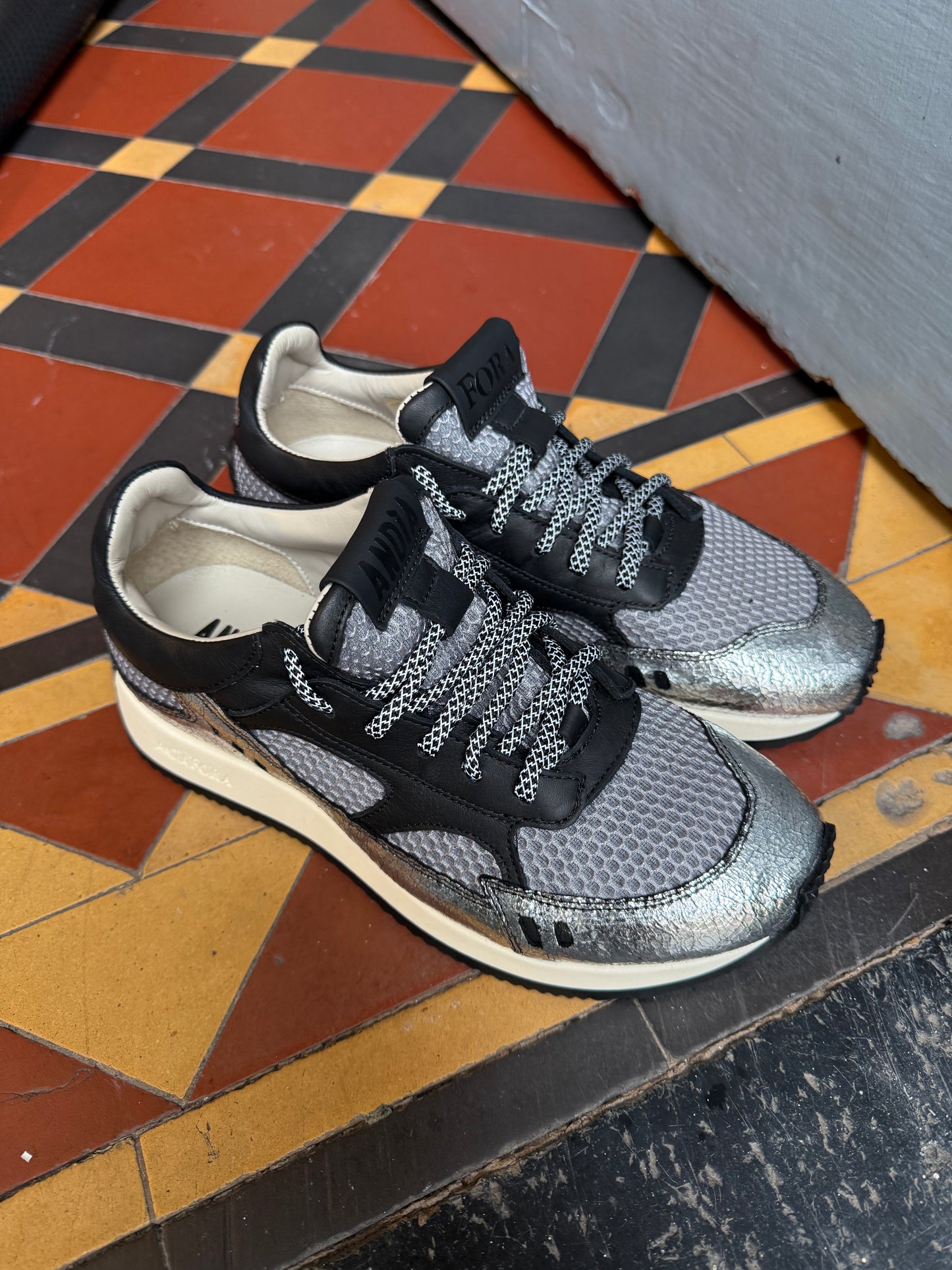 Andia Fora Future Silver & Black Leisure Sneakers