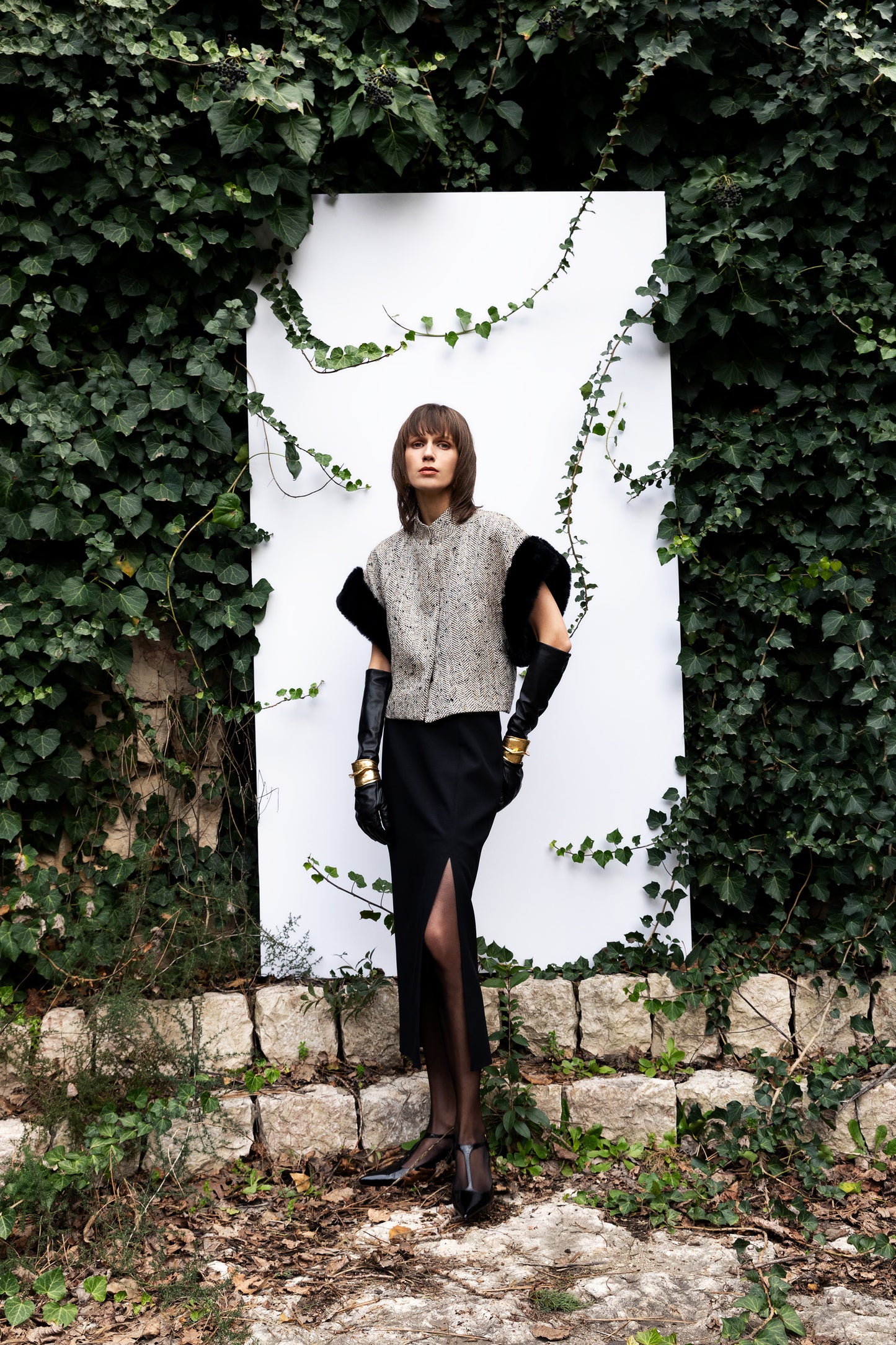 Cream Tweed Sleeveless Jacket With Faux Fur Trim