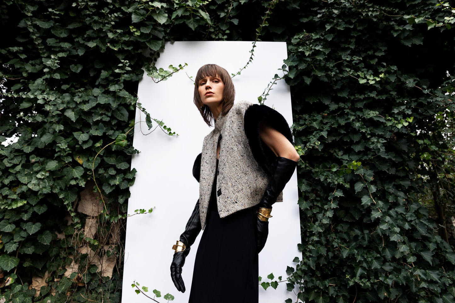 Cream Tweed Sleeveless Jacket With Faux Fur Trim