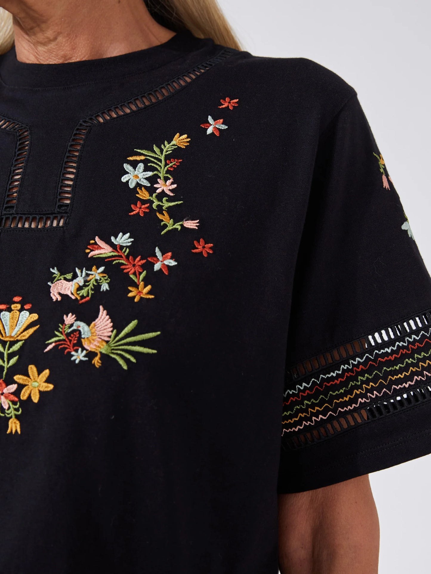 Maya Embroidered Cropped T-Shirt Black