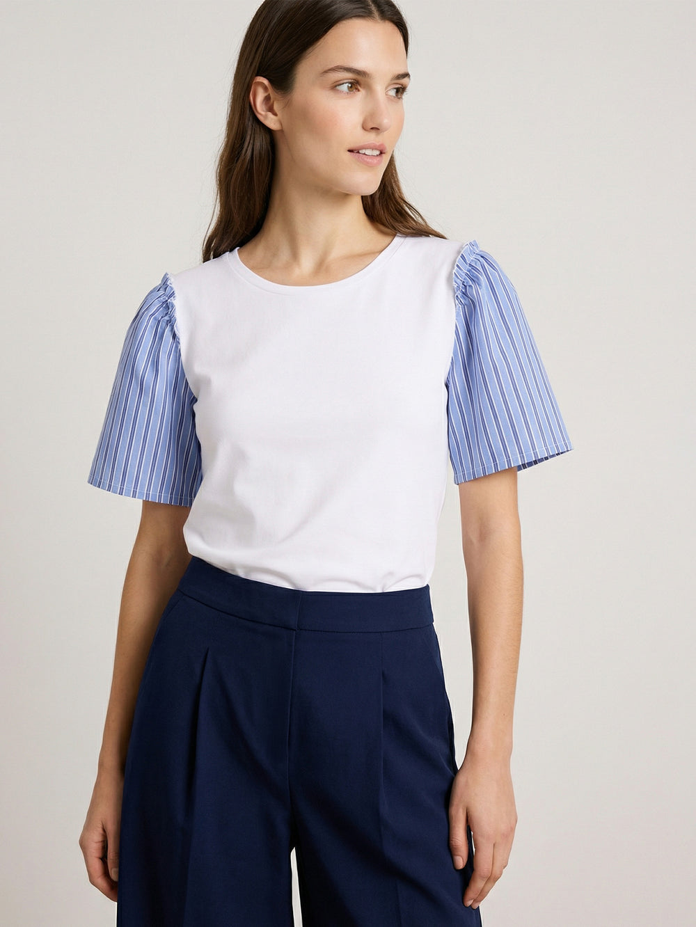 Vilagallo White T-Shirt With Striped Sleeves