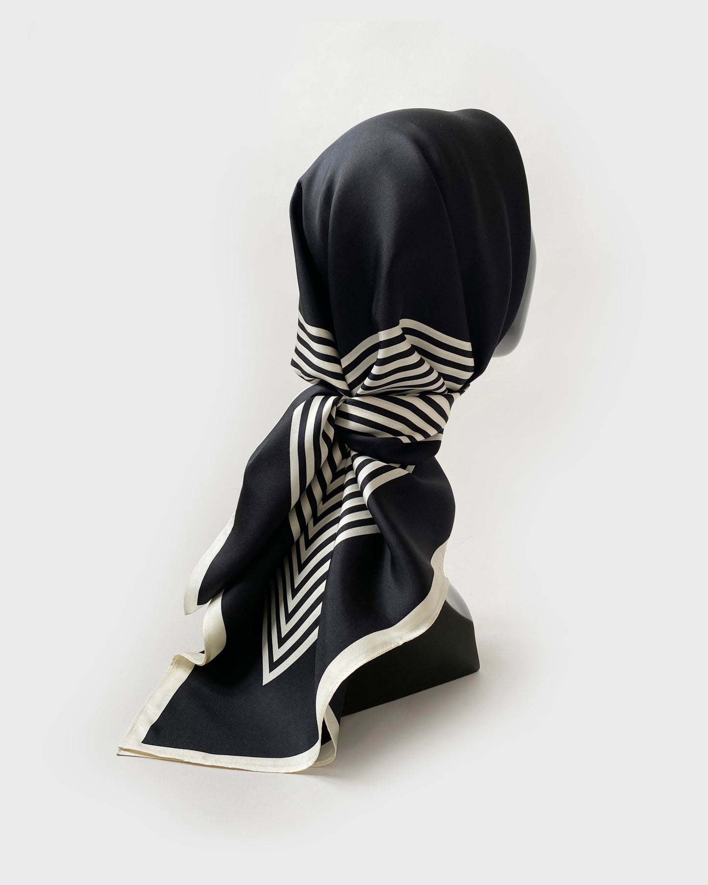 Lescarf No.2 Black & White Scarf